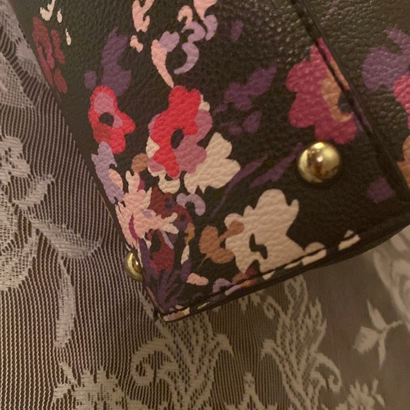 BETSEY JOHNSON BONNEE HANBAG BLACK PATENT LEATHER Heels sold separately - Picture 8 of 14